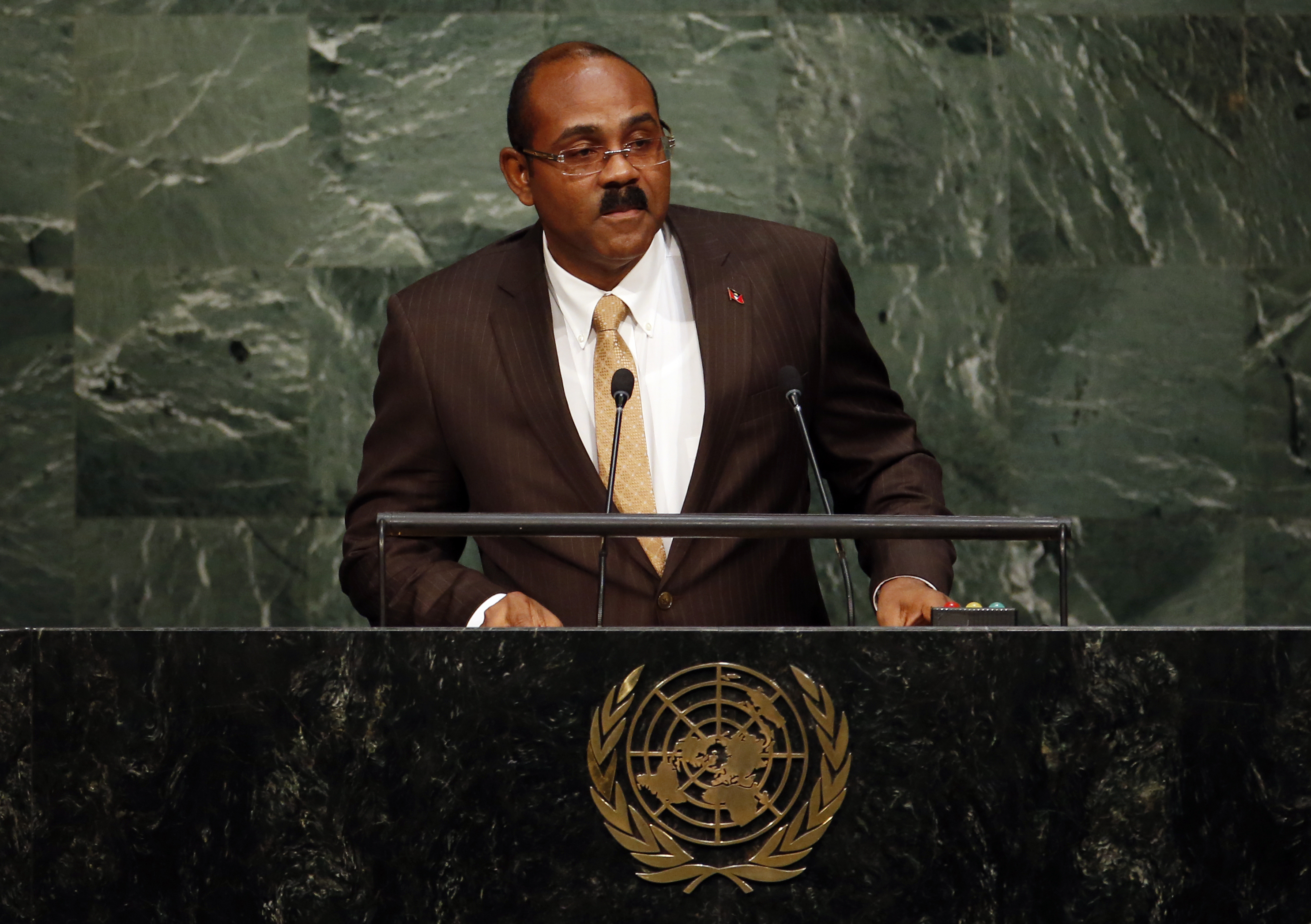 Primer Ministro de Antigua y Barbuda Gaston Browne, cuyo gobierno recientemente derogó la difamación