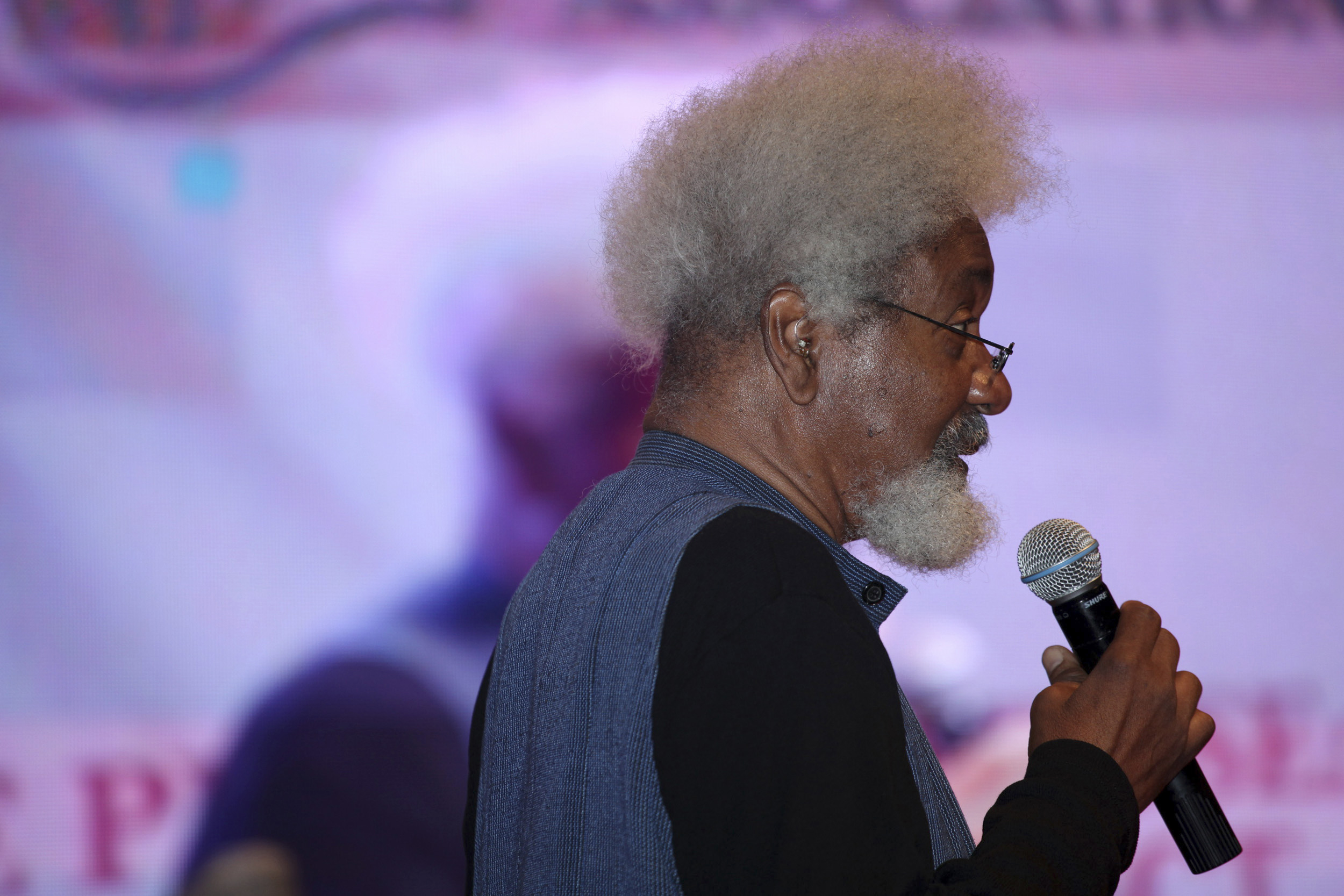 Nobel Laureate Wole Soyinka speaks during a town hall meeting on Nigeria's Freedom of Information Act in Lagos, 21 July 2011