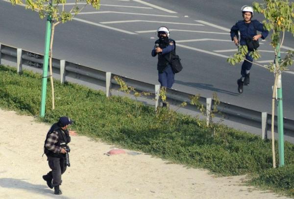 Archive photo of police aiming to shoot journalist Mazen Mahdi