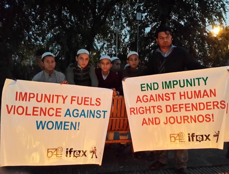 Shahzad Ahmad, Country Director of IFEX member Bytes for All, joins young human rights advocates in Islamabad, Pakistan to stand in support of the End Impunity campaign 