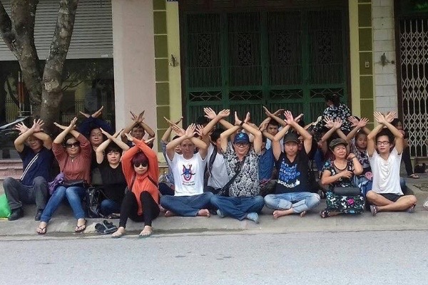 Activists hold a sit-in protest outside the Hà Nam People's Court